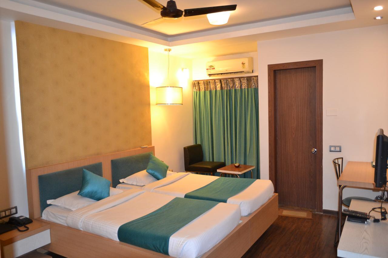 The Club Hotel Bangalore Ngoại thất bức ảnh