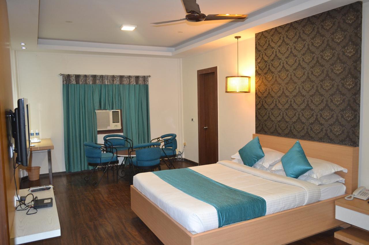 The Club Hotel Bangalore Ngoại thất bức ảnh